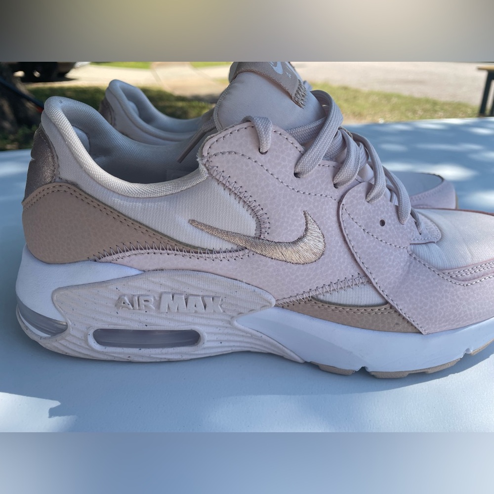Women’s Nike Air Max Sneakers in Light Pink and Rose Gold Size 10